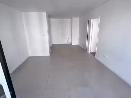 appartement t2 meublé avec balcon — hyper-centre de saint-leu-la-forêt