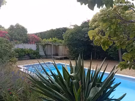 maison centre-ville av. garage et jardin