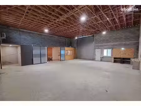 local 150 m2 à louer