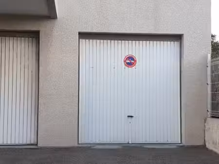 a saisir grand garage rs les pres vert - l' annonciade