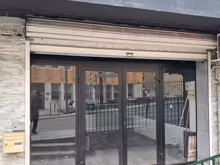 centre ajaccio local de 36m2 et 2 locaux de 26m2 mitoyens etat neuf avec accès parking voi