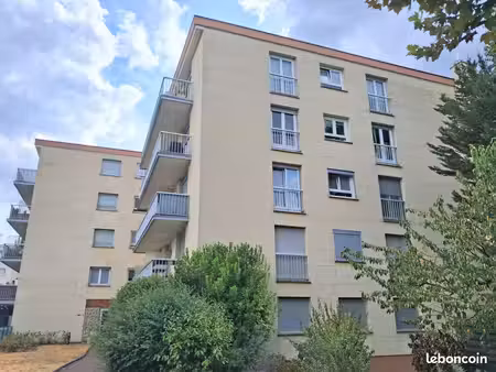 studio 1 pièce 28 m²