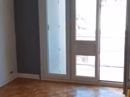 t4 traversant 82 m² avec garage et cave – onet-le-château