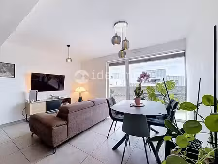 superbe appartement 3 pièces avec terrasse et 2 stationnements privatifs !