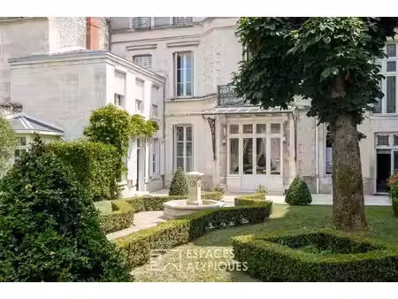 appartement- maison dans un hôtel particulier du 19ème avec son jardin privatif et son...