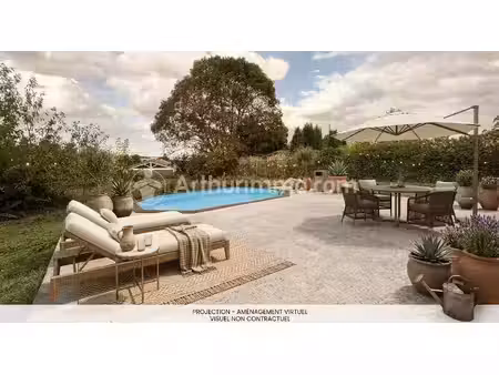 maison familiale d'environ 160 m² avec piscine  panneaux solaires et terrain arboré de 1 6