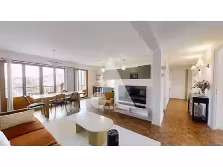 appartement meublé 3 pièces de 74 m² au dernier étage avec balcon  vue dégagée et parking 