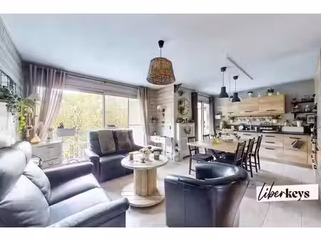 rare à tremblay-en-france – f2 de 48 89 m² entièrement rénové  dernier étage avec balcon e