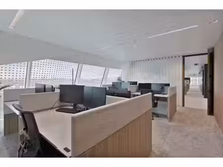 2.714 m² de bureaux prêts à l'emploi près de la gare de g...