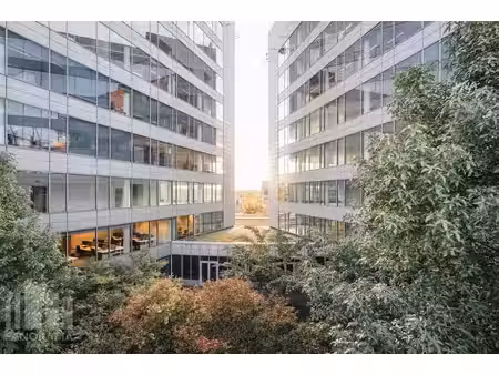 1.069 m² d'espace de bureaux moderne à côté de l'aéroport...