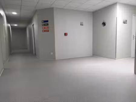 local commercial t 74m² - estrées-saint-denis - estrées