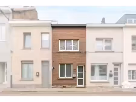 maison 2 façades à finir avec 3 chambres et jardin