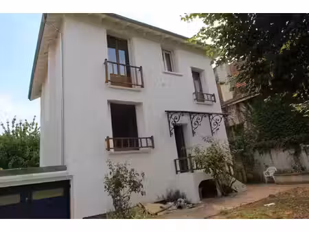 maison familiale au calme emplacement recherché  proche re