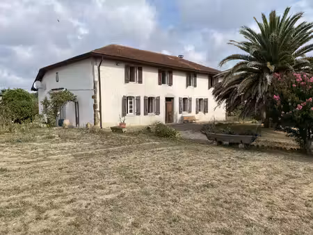 grande maison de caractère à tilh  6 chambres