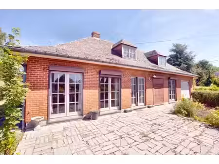 belle villa 4 façades avec garage et jardin