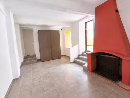 maison en pierre avec terrasse