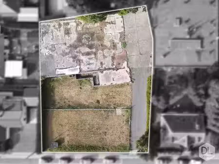 terrain à bâtir de 1.934 m² orienté sud-ouest dans le centre