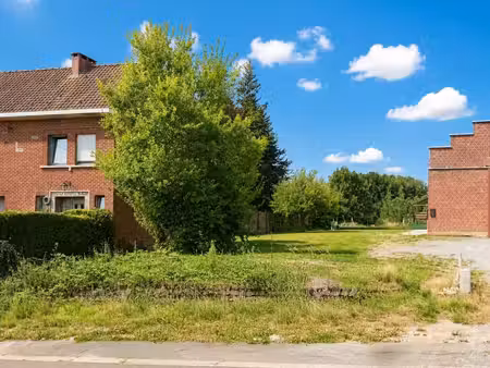 à vendre  terrain orienté sud-ouest pour une maison trois...