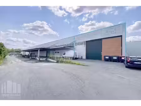 magazijn van +/- 316 m² op iz pathoekeweg