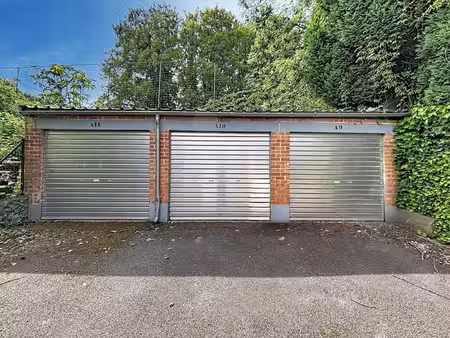 11 garages à ans – revenus immédiats + potentiel logements