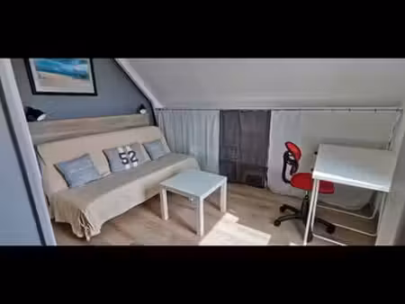 chambre meublée avec salle de bain privative chez l'habitant