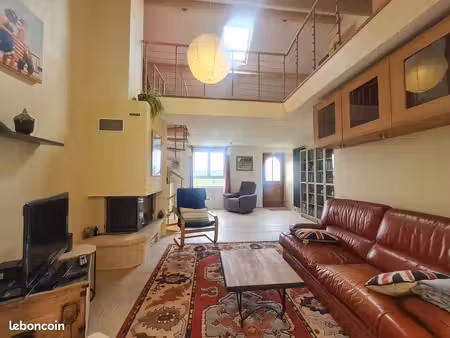 maison individuelle non mitoyenne dans un secteur très calme avec une jolie vue dégagée