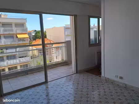 studio à 200m de la plage