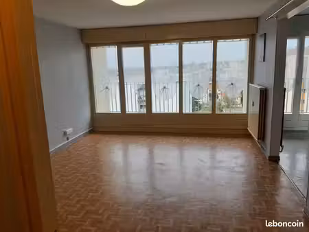 loue studio metz proche saulcy  lycée fabert  i.r.a  ifsi...