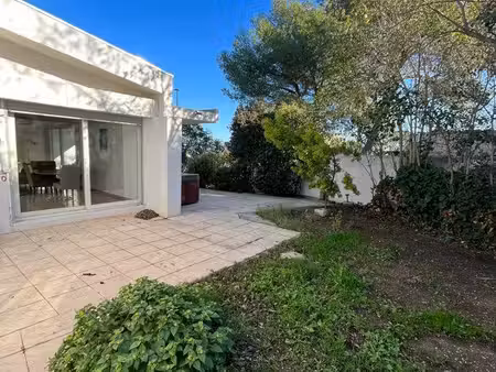 villa t6 de plain-pied et grand jardin - bail meublé