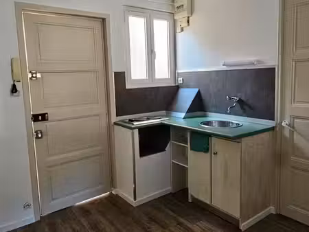 joli studio meublé