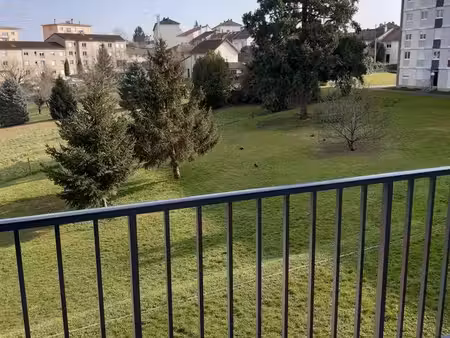 f2 calme avec grand balcon sur espace vert