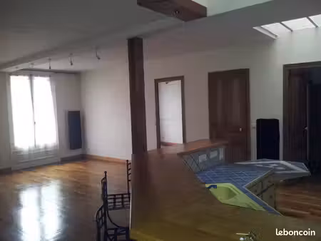 appartement 95m2 au coeur du quartier du marché