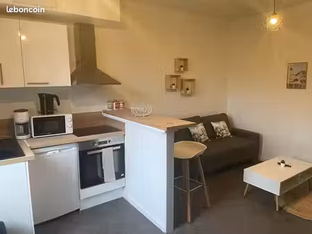 t2 meublé (30m²) centre  secteur montmailler avec jardin