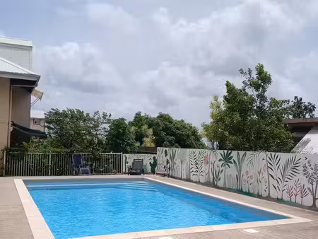 appartement t2  jardin privatif et piscine dans la résidence