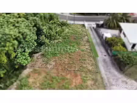 terrain 1 040 m² le lamentin