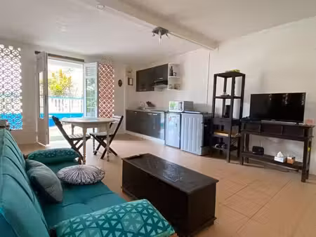 description :loue un charmant appartement de 2 pièces (t2) entièrement meublé en bas de vi
