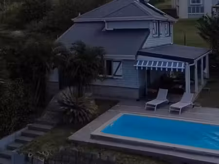 villa avec vue mer  piscine et beaux espaces extérieur - case pilote