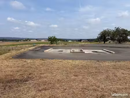 terrain commercial à louer avec emplacement station de lavage