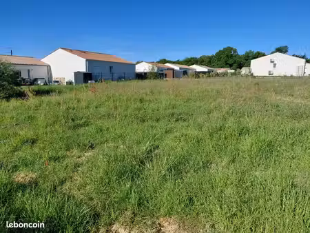 terrain 611 m² la chapelle des pots