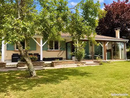 garat - 5 min est angoulême - agréable villa f3 de plain-pied  garage et gd jardin clos