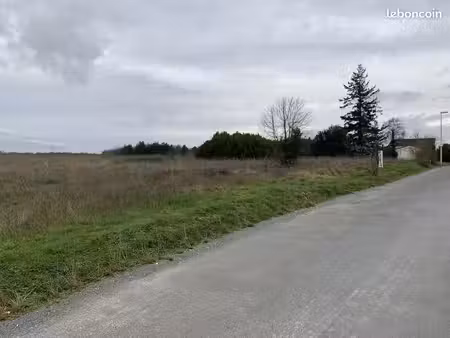 terrain à bâtir de 300 m2 au prix de 39500 à pont-l'abbe-d'arnoult (17)