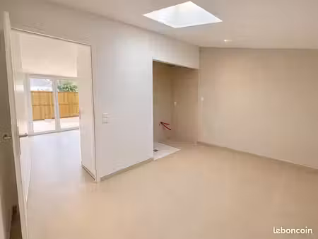 maison climatisée 1 chambre et petit jardin