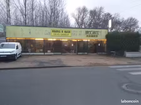 location local commercial