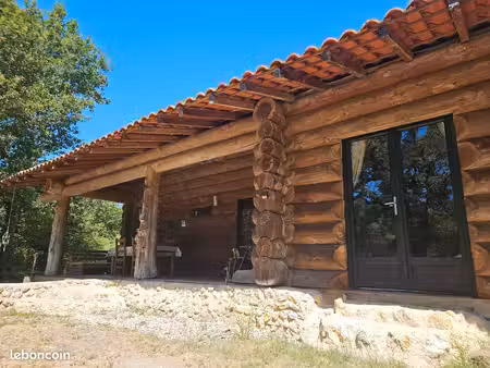 maison fuste sur 3 hectares