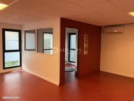 bureaux 118 m²