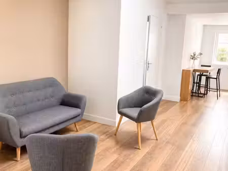 très bel appartement rénové de 87 m2 (deux chambre et un bureau ou trois chambres) dans ru
