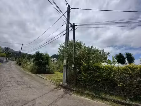 ? terrain 600 m²