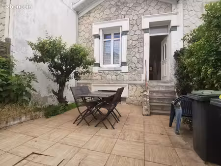 royan centre – appartement t2 meublé de 37 m² avec cour privative