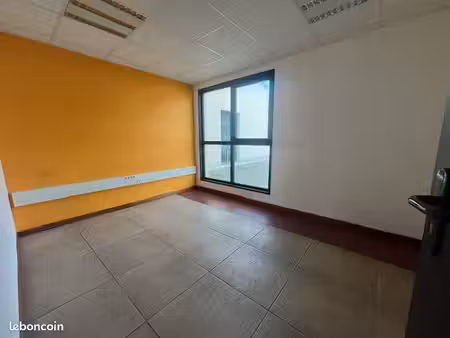 bureaux 58 m²