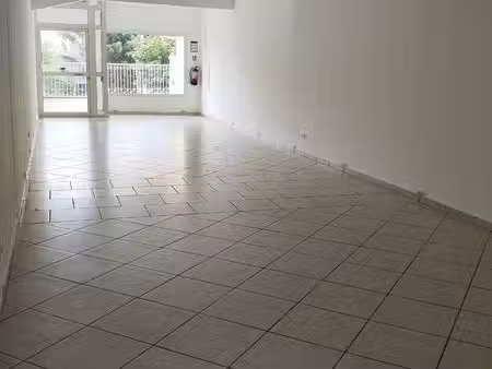 local commercial 78 m² – le tampon – rn3